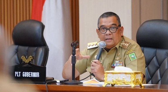 Plt Gubri Minta Pejabat Pemprov Riau Fokus Gesa Realisasi APBD-P