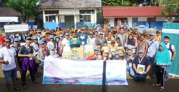Tanoto Scholars Alumni di Riau Beri Donasi Ratusan Buku 