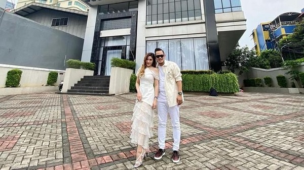 WOW..  Usia 31 Tahun Crazy Rich Asal  Malang Ini Hadiahi Istri Tower Megah  di Jakarta