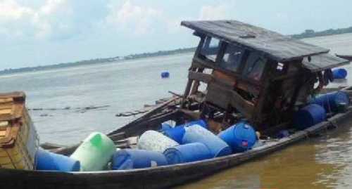 Ditabrak Ponton Besi, Empat Pekerja Kilang Sagu Terombang ambing di Laut, Seorang Hilang