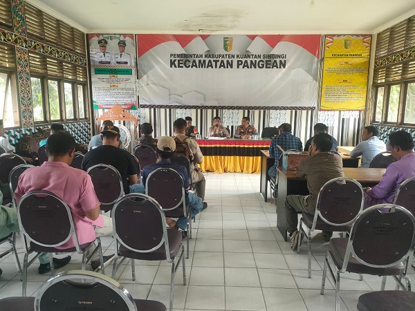 Polsek Pangean Hadiri Rapat Kedua Pembentukan Panitia Pacu Jalur Tradisional di Tepian Rajo Kecamatan Pangean