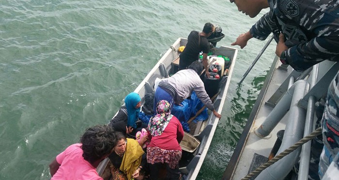 'Lari Malam' dari Malaysia, Kapal Ilegal Bermuatan 12 TKI Ditangkap di Perairan Pulau Rupat