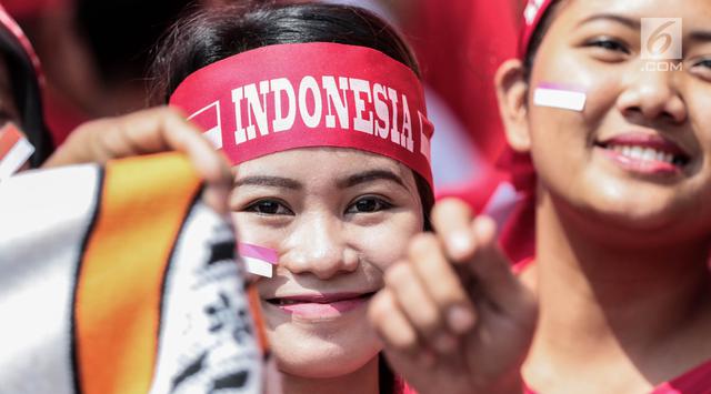Suporter Cewek Ini Penyemangat Timnas Indonesia di Tribun Penonton, Yang Terakhir Ngegemesin...