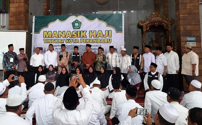 Buka Manasik, Ini Pesan Indra Pomi Pada para Calon Haji Pekanbaru