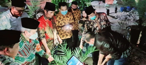 Sekjen Kemenag RI bersama DPP SantanNU Tanam Kurma Varietas Kurma Sekjen di Agrowisata RA Kopi Aren