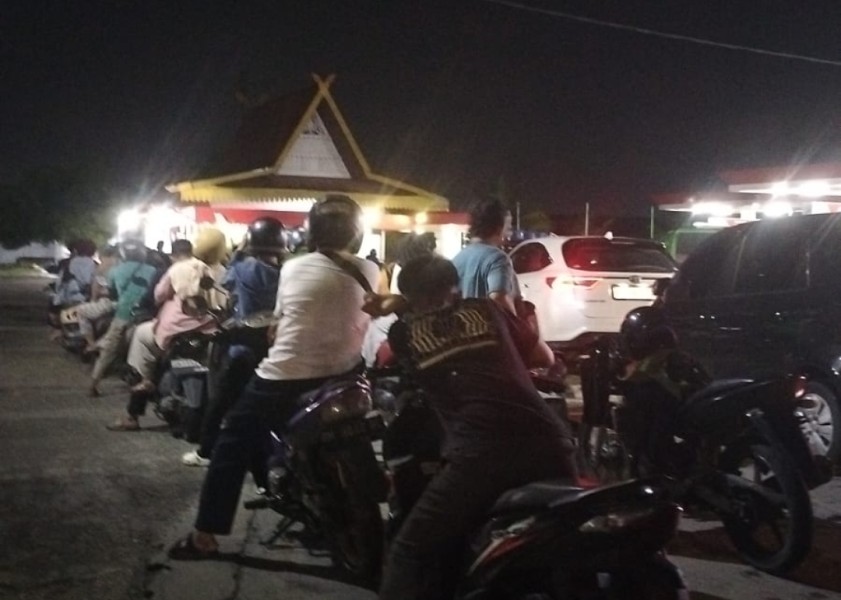 Kelangkaan BBM Picu Antrean Panjang di Sejumlah Daerah Riau