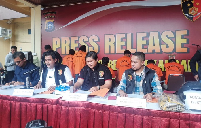 Polisi Tembak Empat Perampok Nasabah Bank di Pekanbaru