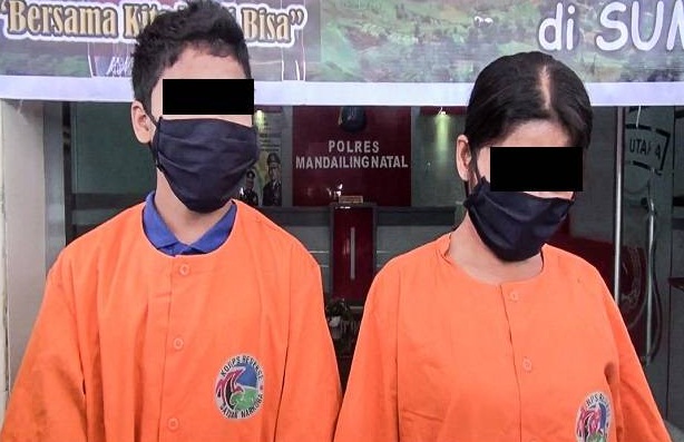 Miris! Ajak Anaknya yang Masih SMP Jualan Ganja, Janda Ini Menangis Saat Ditangkap Polisi