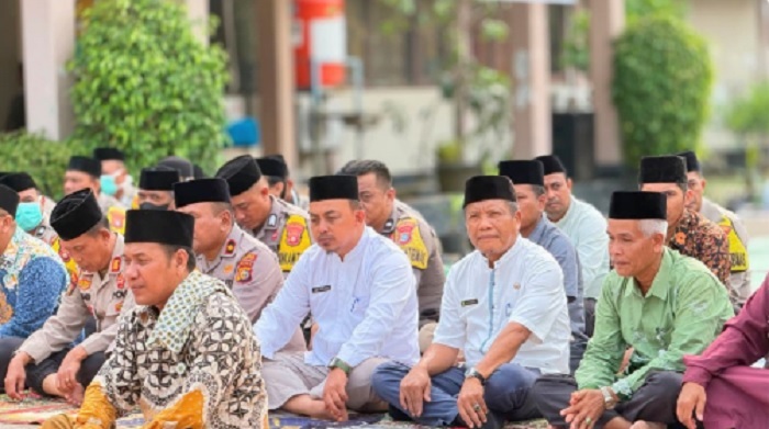 Masyarakat Inhu Lakukan Shalat  Istighosah Memohon Hujan