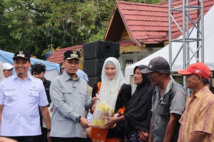 Sambil Ambil Bantuan Pangan, 1.901 Warga  Senapelan  Juga Dapat Pemeriksaan Kesehatan Gratis
