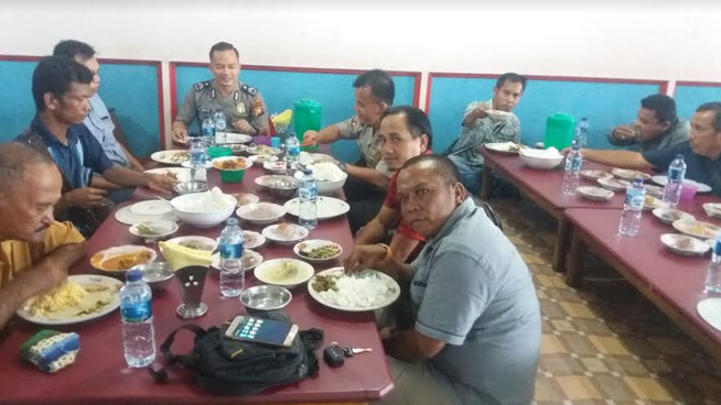 Pererat Silaturrahmi, Humas Polres Rohil Makan Siang Bersama Awak Media