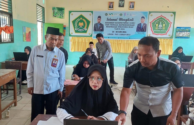 KakanKemenag Rohul Monitoring Pelaksanaan Asesmen Kompetensi GTK