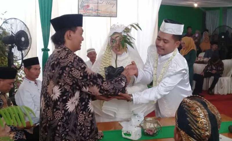 Unik! Dua Sejoli Ini Menikah dengan Mas Kawin Pohon Durian dan Pete, 'Yang Penting Sah dulu, Jadi Plong'