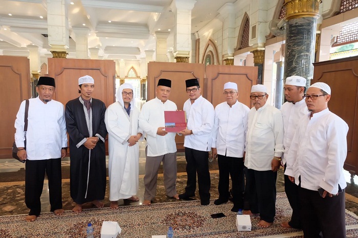 Makmurkan Masjid, Pemkab dan Ulama Inhil Kunjungi Masjid Kubah Emas di Jawa Barat