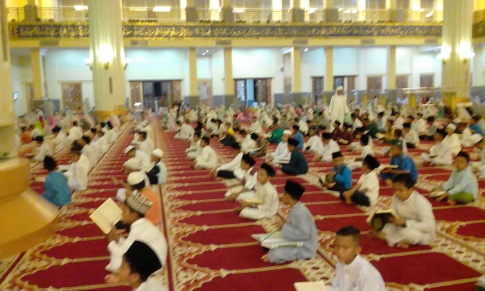 Malam ini, 503 Siswa Ikuti Tahfizd Alquran di Masjid Agung Islamic Centre Rohul