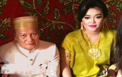 Amboiii... Usia Terpaut 55 Tahun, Kakek Ini 'Sukses' Nikahi Mahasiswi Cantik, Lihat Nih Fotonya