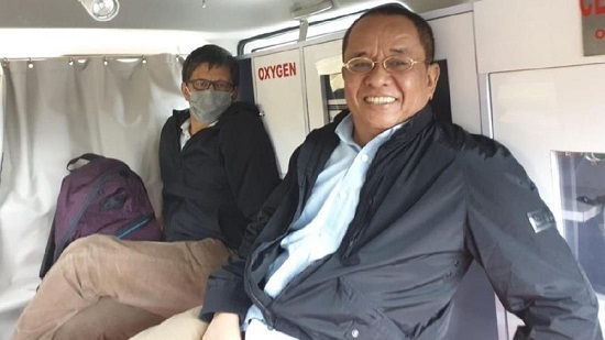Dihadang Masuk Jember, Rocky Gerung dan Said Didu Naik Ambulans