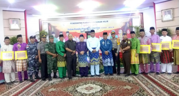 Pemdes Rohil Bagikan Bantuan Keuangan untuk 146 Kepenghuluan