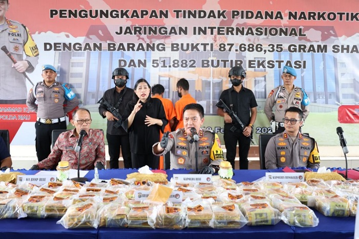 Polda Riau Ekspose Penggagalan  Penyelundupan 87,6 Kg Sabu dan 51.882 Pil Ekstasi Lewat Bengkalis