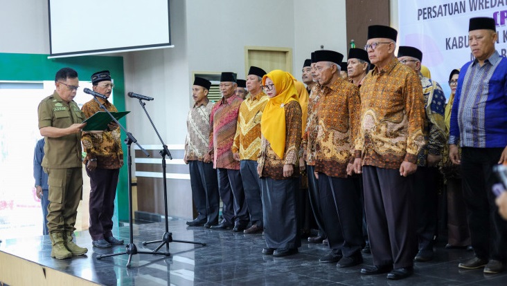 Plt Bupati Asmar Lantik Pengurus PWRI Kepulauan Meranti