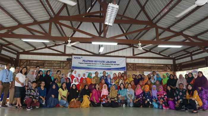 Puluhan Ibu-ibu PKK Antusias Belajar Bikin Batikk Bono