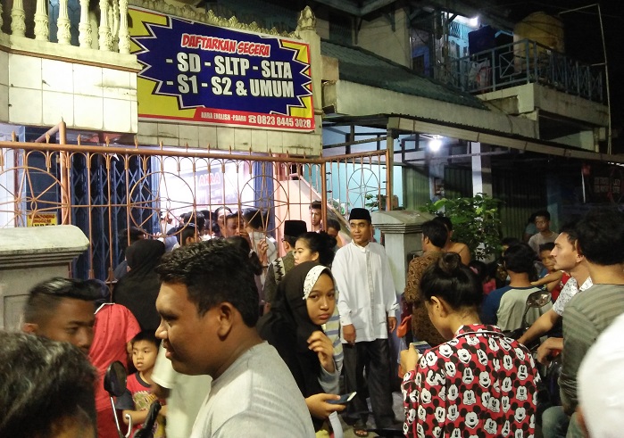 KURANG AJAR...Oknum Guru di 'Kampung Inggris' Pekanbaru Lecehkan Siswi, Saat Salaman Pulang, Payudaranya Dipegang