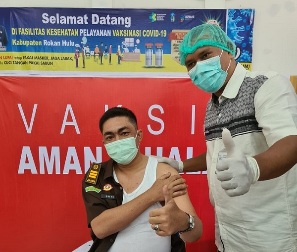 Pegawai Dan Honorer Kejari Rohul Lakukan Vaksinasi