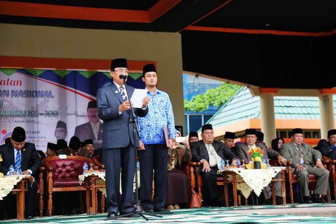 Bupati HM Wardan Irup Hardiknas dan Hari Otda