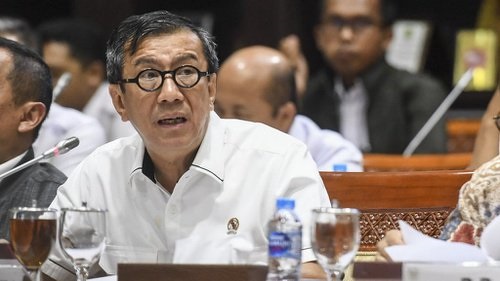Ingin Bebaskan Koruptor, Menkumham Yasonna Didesak Mundur