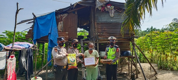 Dari Gerakan Rp1000, Personel Polsek Bonai Darussalam Berbagi Tali Asih pada Warga Kurang Mampu