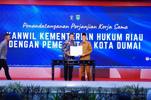 Raih Penghargaan dari Menkum RI, Wako Dumai H. Paisal Komitmen Perkuat Layanan Bantuan Hukum untuk Masyarakat