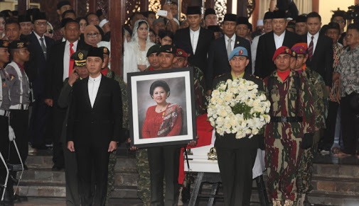 Prabowo-Sandi Tidak Tampak di Pemakaman Ani Yudhoyono