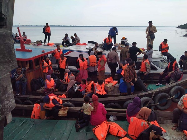 Tabrak Kayu, Speedbot Kepau Jaya Express Oleng di Perairan Anak Ayam, Sejumlah Penumpang Jatuh ke Laut