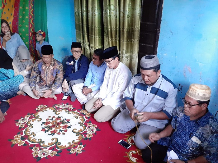Kunjungan Sandi ke Riau Disambut Isak Tangis Keluarga Anggota KPPS yang Menginggal Dunia