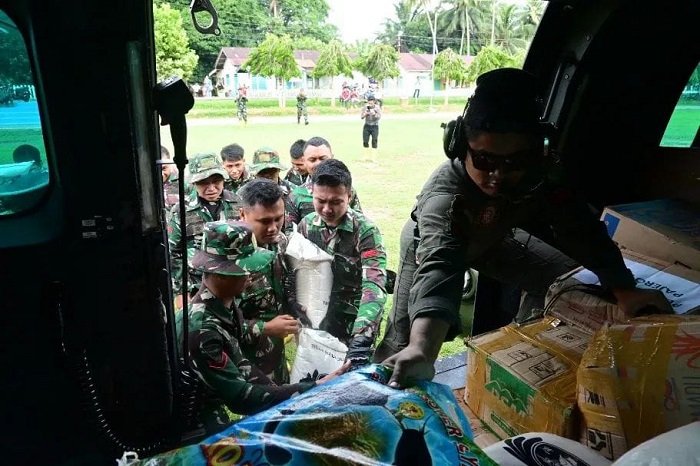5,5 Ton Logistik Bencana Diterbangkan  dari Lanud Rsn Pekanbaru ke Sumut