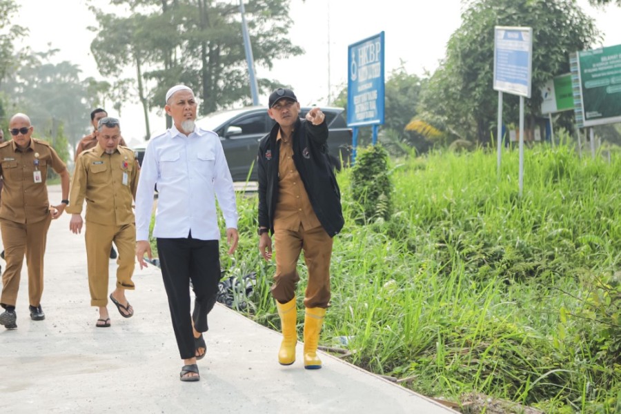 Hujan dan Banjir Rob Picu Genangan, Wali Kota Dumai Tinjau Langsung Kondisi Banjir di Kelurahan Ratu Sima