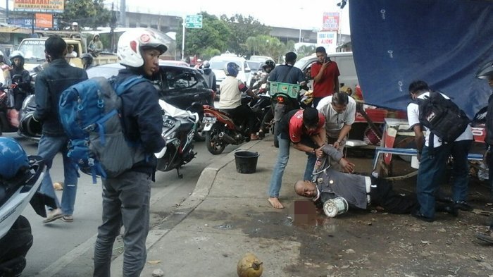 JAHAT...Tak Mau Ditilang, Pengendara Motor Nekat Pukul Polantas Pakai Balok, Ini Fotonya