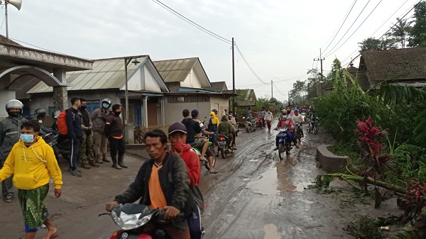 Update Bencana Erupsi Gunung Semeru, 13 Korban Jiwa dan Evakuasi Terkendala Medan