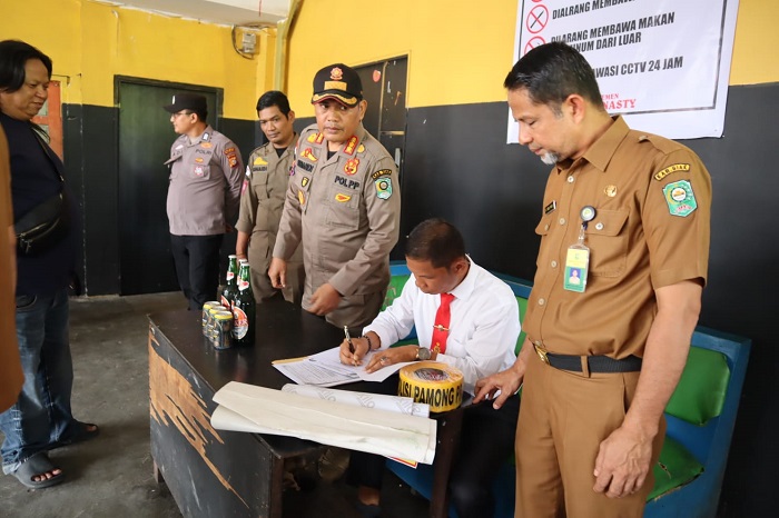 Tidak Kantogi Izin, Satpol PP Siak Tertibkan Dua Tempat Hiburan Malam di  Perawang