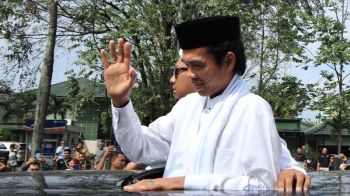 BLAK-BLAKAN....Ini Alasan Ustadz Abdul Somad Batal Ceramah di Jawa Tengah dan Jawa Timur