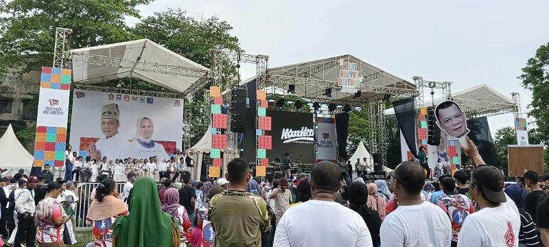 Ribuan Massa Pendukung Muflihun - Ade Kumpul di Lapangan Bukit Senapelan