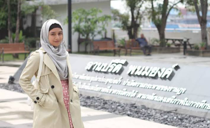 ALLAHUAKBAR...Kisah  Arnita Rodelina dan Air Wudu', hingga Akhirnya Mantap Masuk Islam 