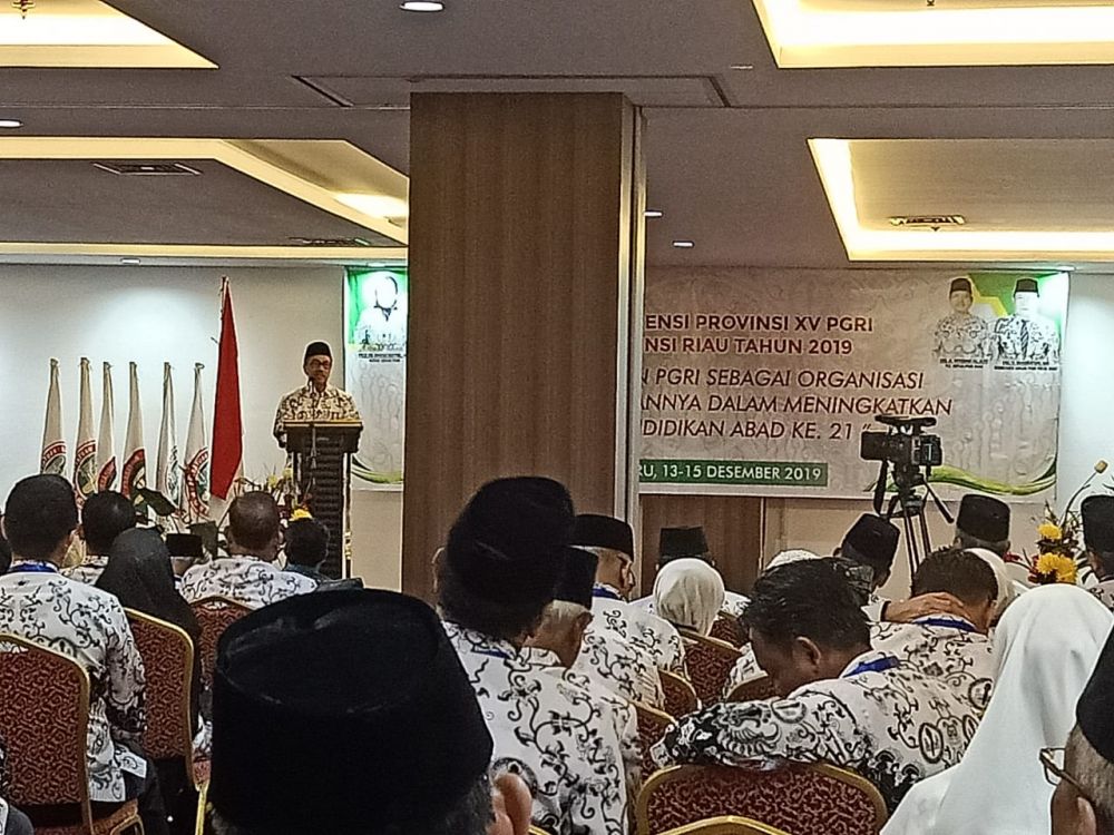 Gubernur Syamsuar buka Konferensi XV PGRI Riau