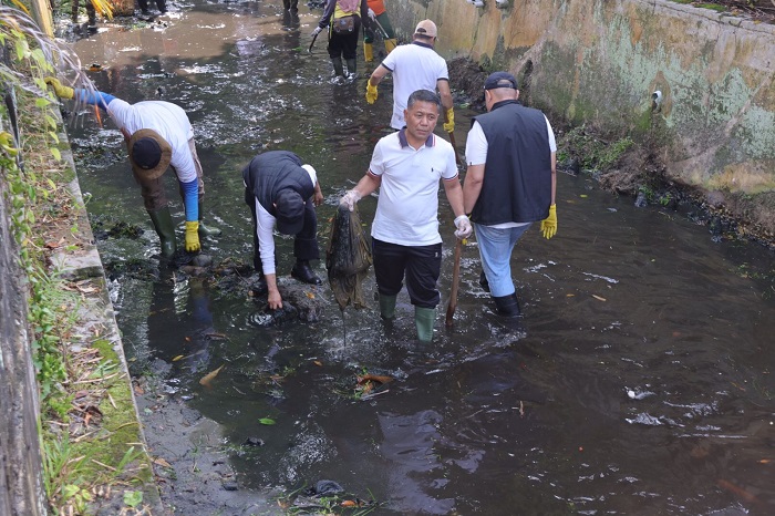 Ribuan Pegawai Pemko Dikerahkan Gotong Royong di Lingkungan Warga, Agung dan Abdi Terjun ke Parit...