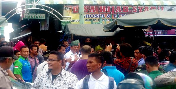 Penuh Semangat, Pedagang Pasar Mandau-Duri Serukan Hanya Pilih  Firdaus-Rusli untuk Pemimpin Riau