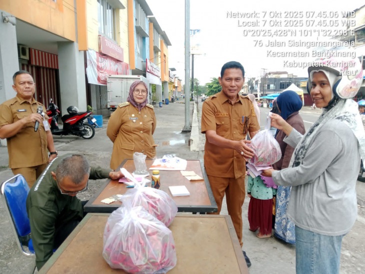Komitmen Tekan Angka Inflasi, Dinas Perdagangan Koperasi dan UMK Lakukan Operasi Pasar