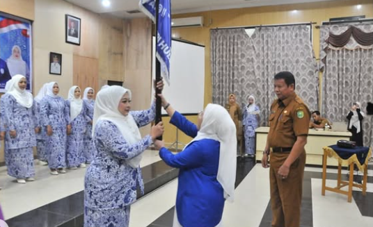Lantik IWAPI Inhu, Wabup: Saatnya Perempuan Ambil Peran Lebih Besar