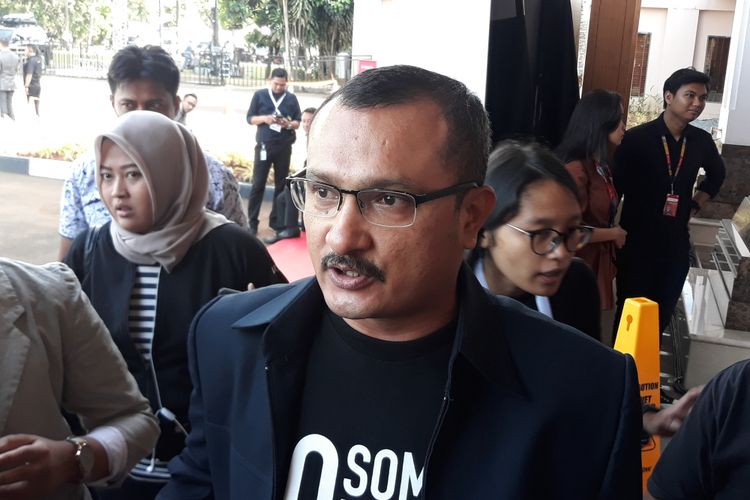 Naik Pitam karena Jubir Presiden Bilang Darurat Sipil Langkah Terakhir, Ferdinand: Memangnya Kau Siapa Fadjroel di Republik Ini?