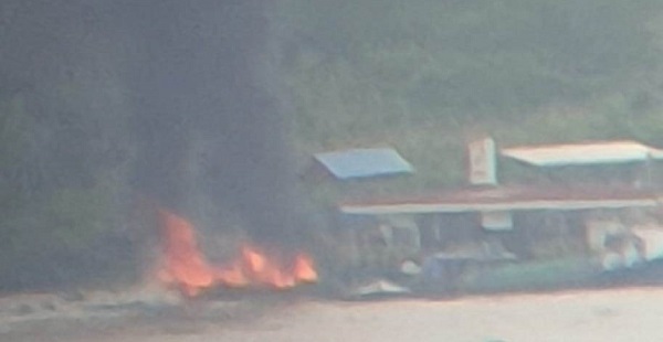 Kapal Motor Terbakar Saat  Mengisi Bahan Bakar di Seberang Tembilahan
