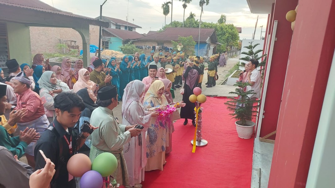 Susiana Tabrani Resmikan Asrama 2 dan Mart SMK Abdurrab Pekanbaru